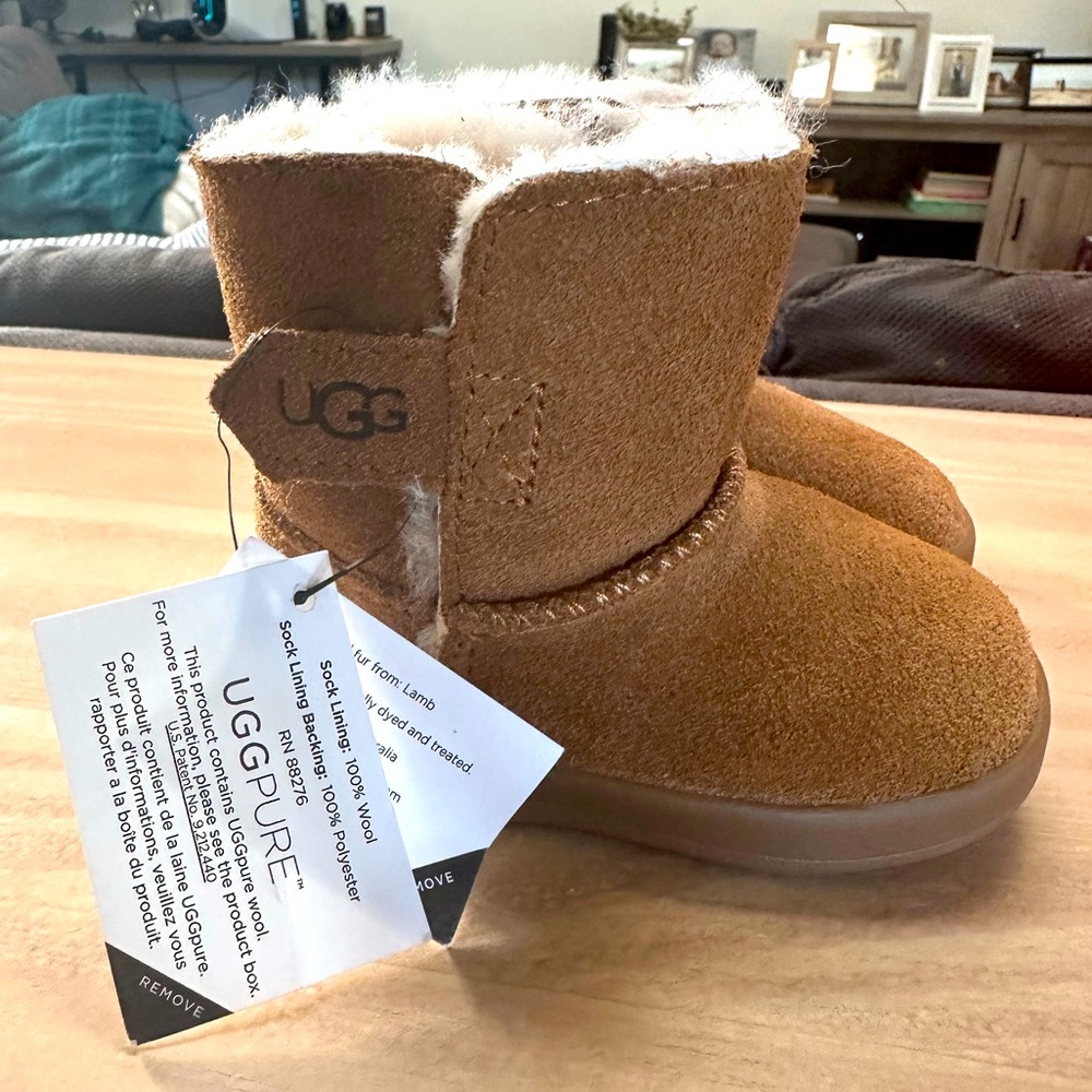 Baby Uggs 2/3